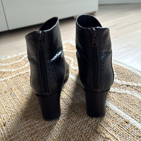 Vince Brown Alligator-Effect Leather Ankle Boots - Picture 3 of 6